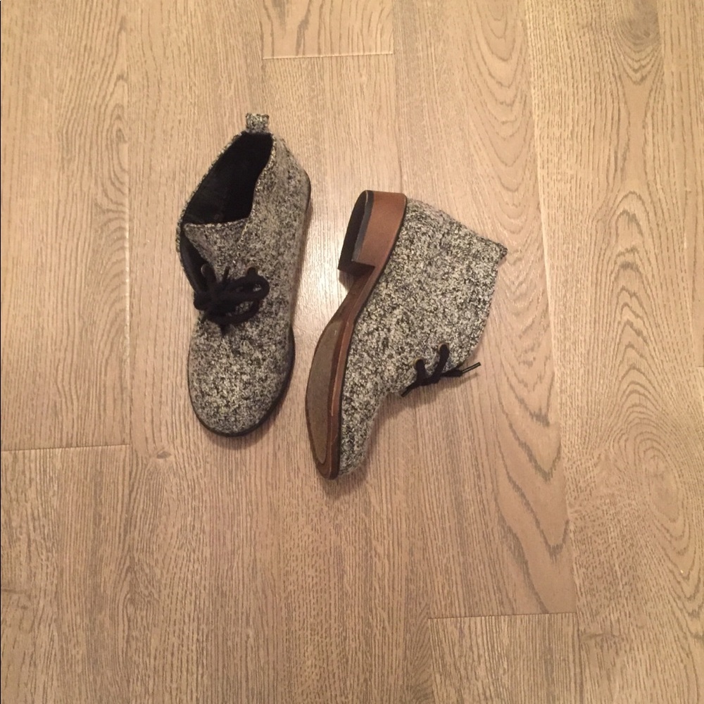 6.5 NWOT Black White Pitch Ankle Boot - Picture 2 of 12